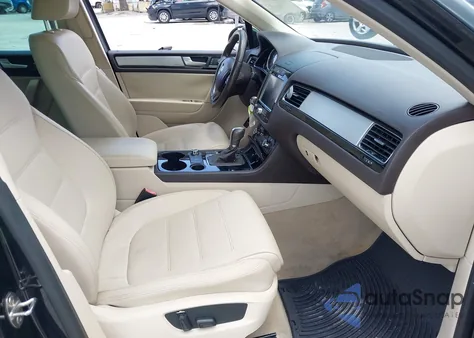 2013 Volkswagen Touareg Vr6 Sport from USA, damaged, VIN WVGEF9BP5DD011802